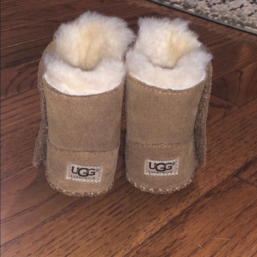 Baby tan Ugg’s 0-6 months unisex